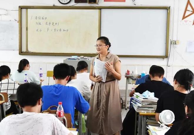 螃蟹流出来的黄东西是什么视频海报