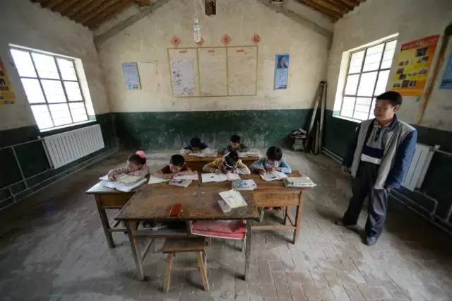 男生吃口红是什么梗视频海报