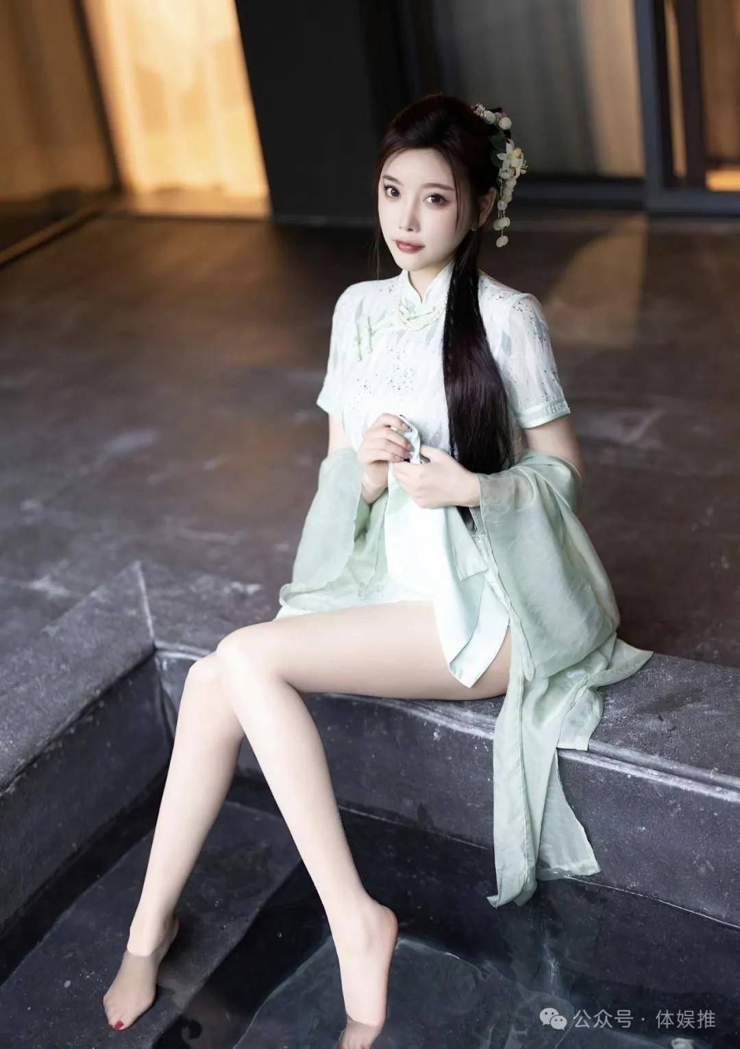 高铁很晃是什么梗视频海报